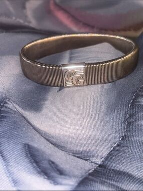 Gucci Silver Ribbed sleeve garter with bangle bracelet unisex